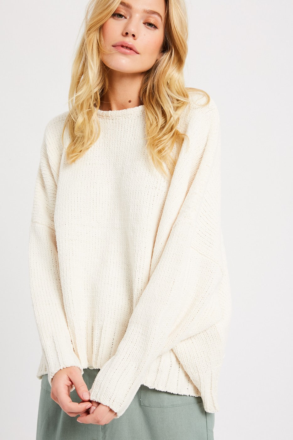 OPEN BACK ROUND NECK SWEATER